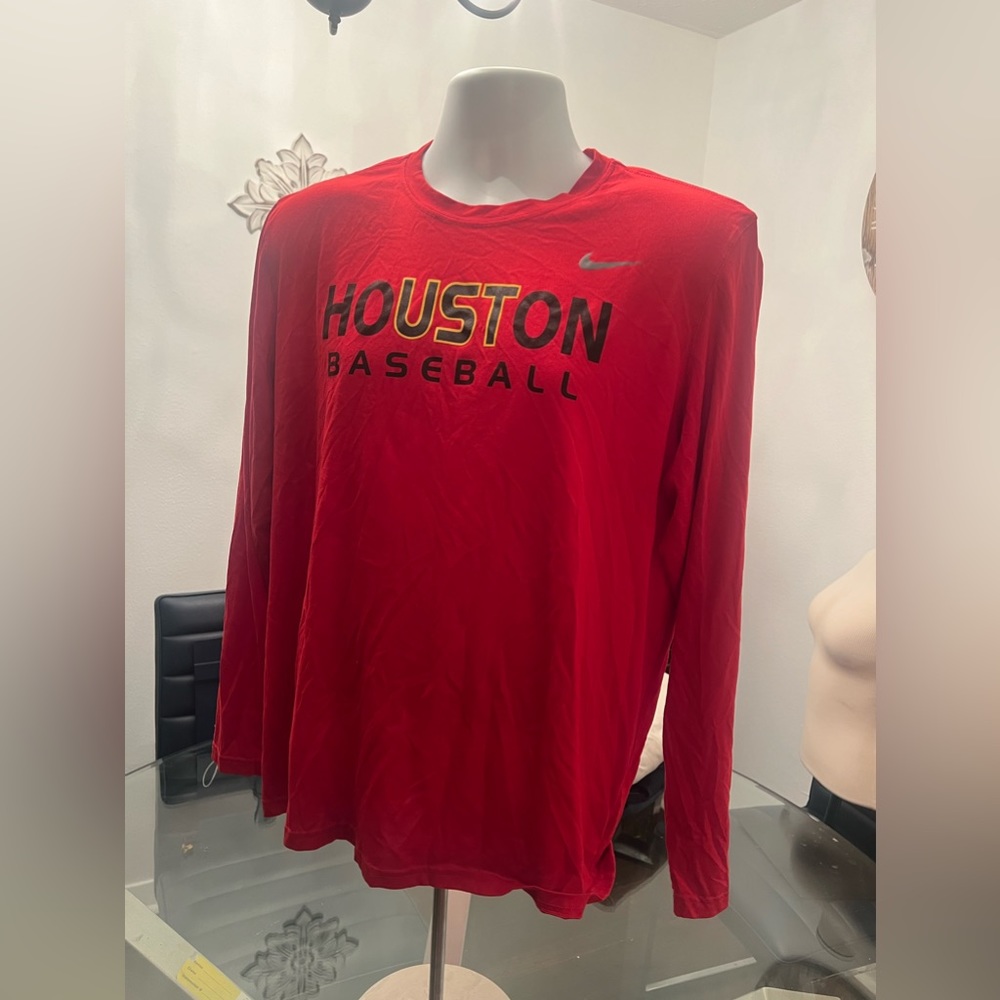 Extra large men’s Houston baseball Nike shirt